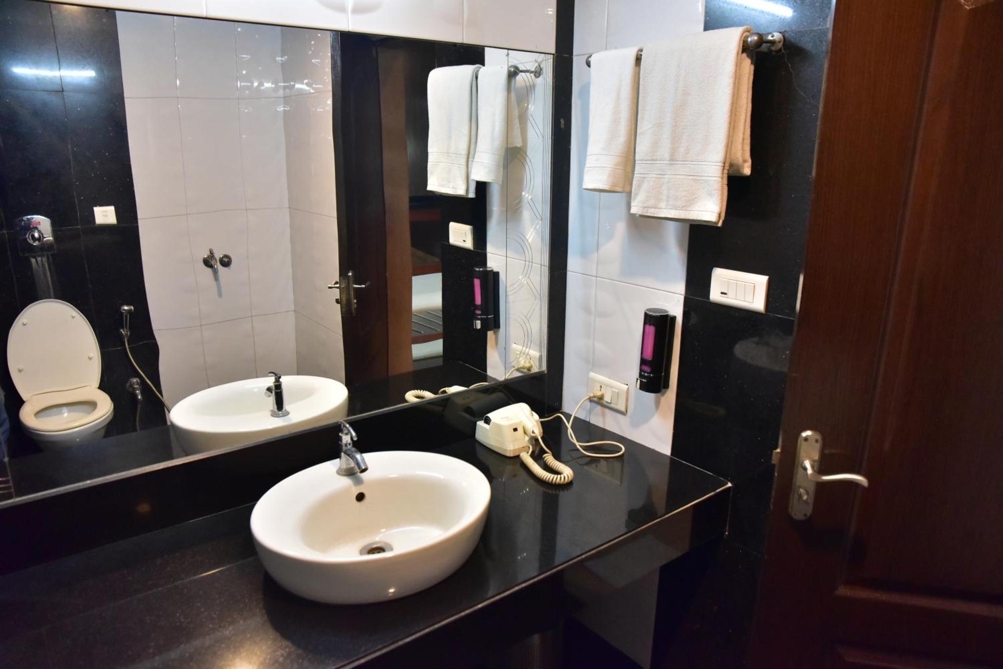 Hotel Ambassador Chocolate Inn Kalyani エクステリア 写真