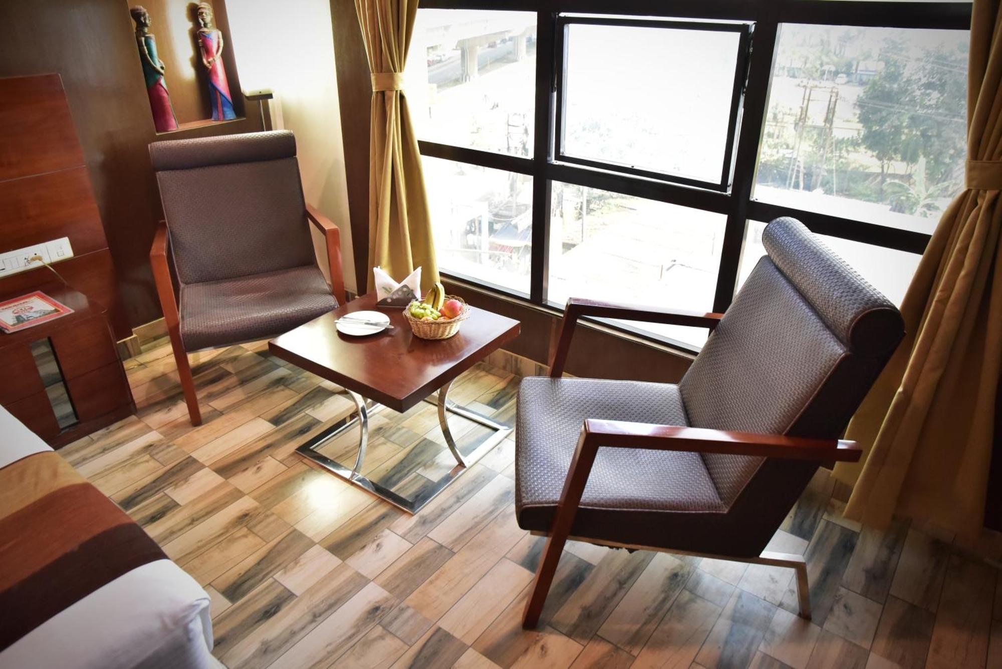 Hotel Ambassador Chocolate Inn Kalyani エクステリア 写真