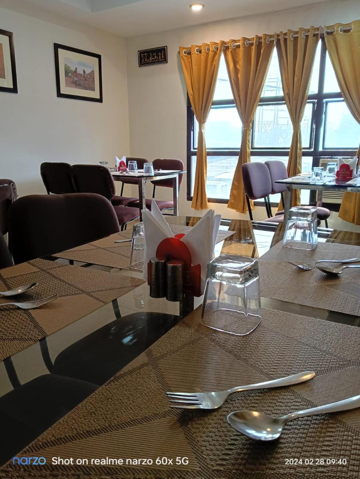 Hotel Ambassador Chocolate Inn Kalyani エクステリア 写真